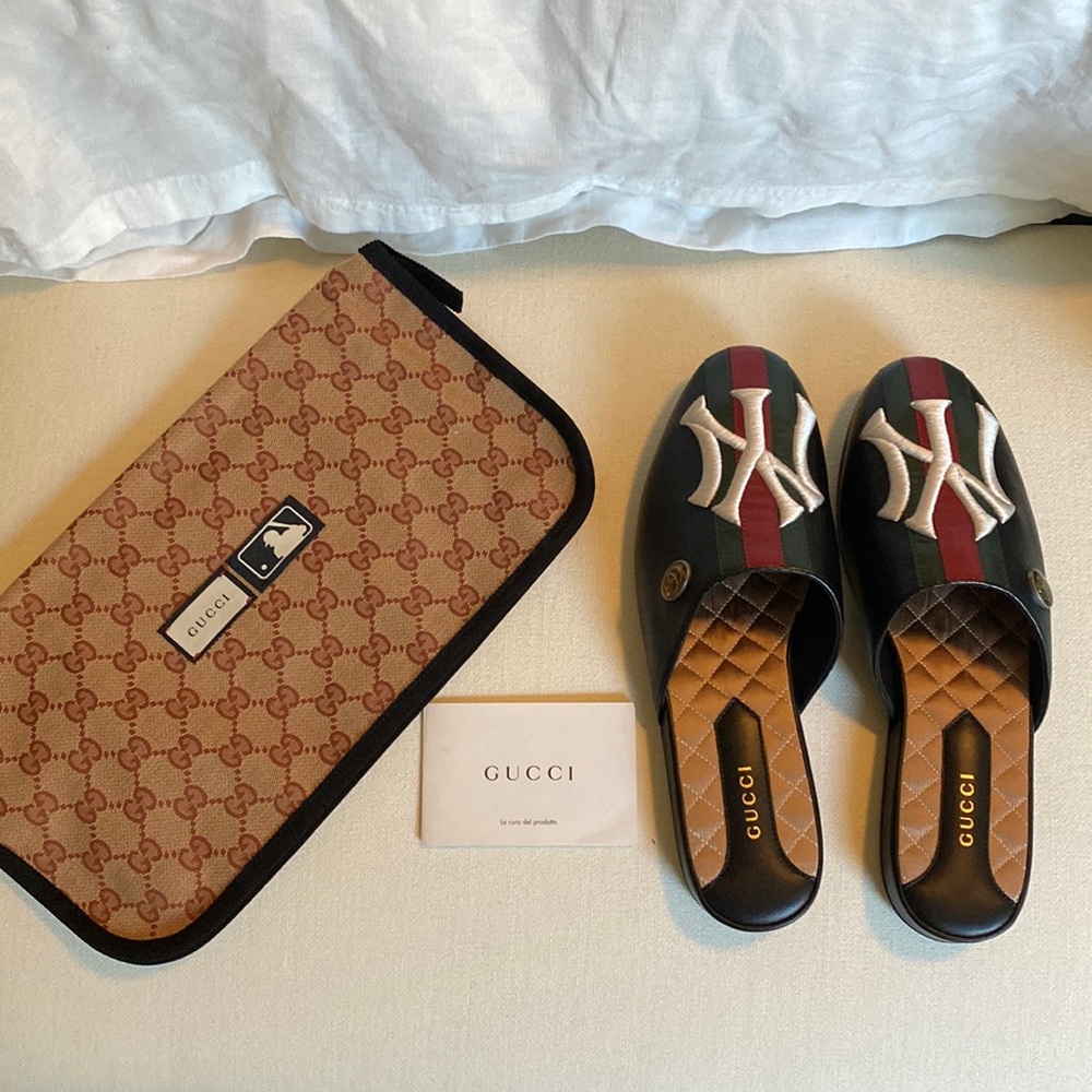 Gucci Custom NY Yankees slides.